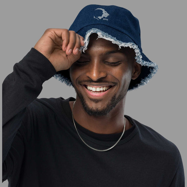 Distressed denim bucket hat „Lion“